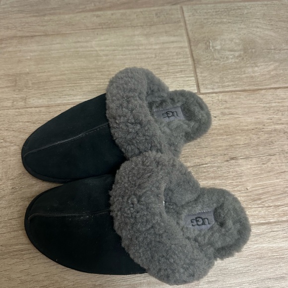 UGG  Scufette Shearling Slippers - Picture 5 of 13
